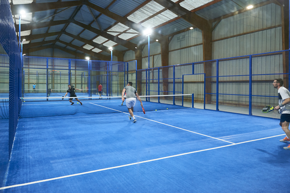 Le padel 2 avec le padel 1 au fond